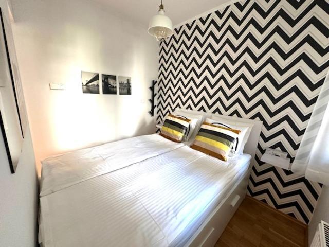 Peony Kaldy Apartman Free Garage Under The House Budapest Exterior photo